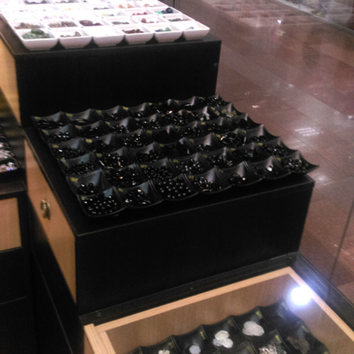 Перламутр и натуральные камни!