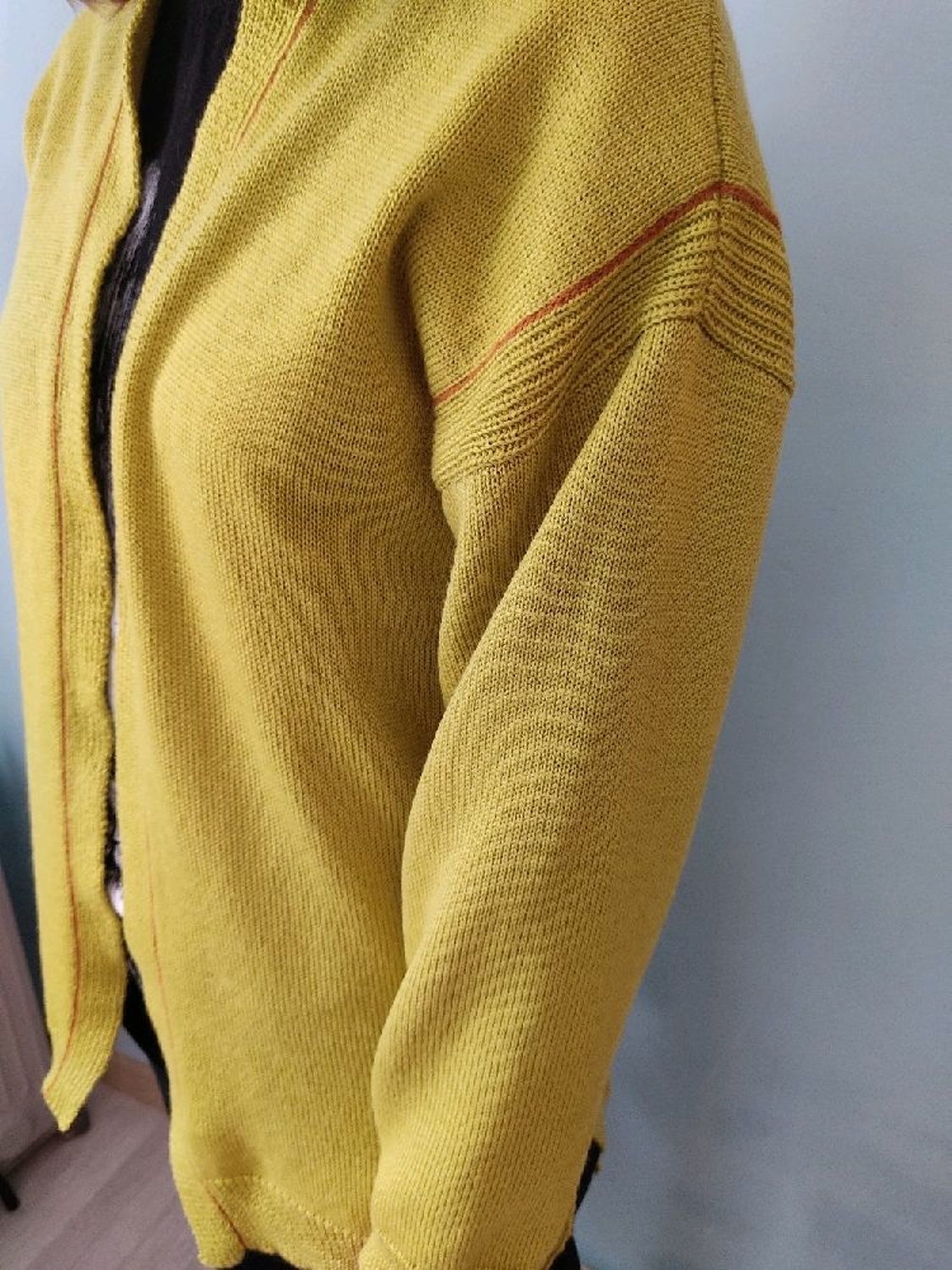 Фото №1 к отзыву покупателя Just Knitting о товаре Мастер-класс по вязанию кашемирового кардигана Вертикали