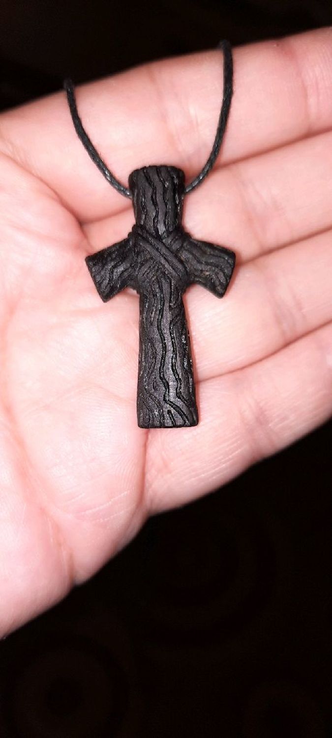 Фото №1 к отзыву покупателя Светлана о товаре Крест святой Нины - православный нательный крестик из кипариса