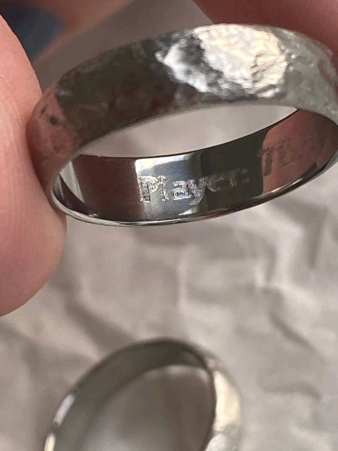 Фото №2 к отзыву покупателя Tasenka Jewelry о товаре Титановые обручальные кольца. Обручальные кольца ручной работы