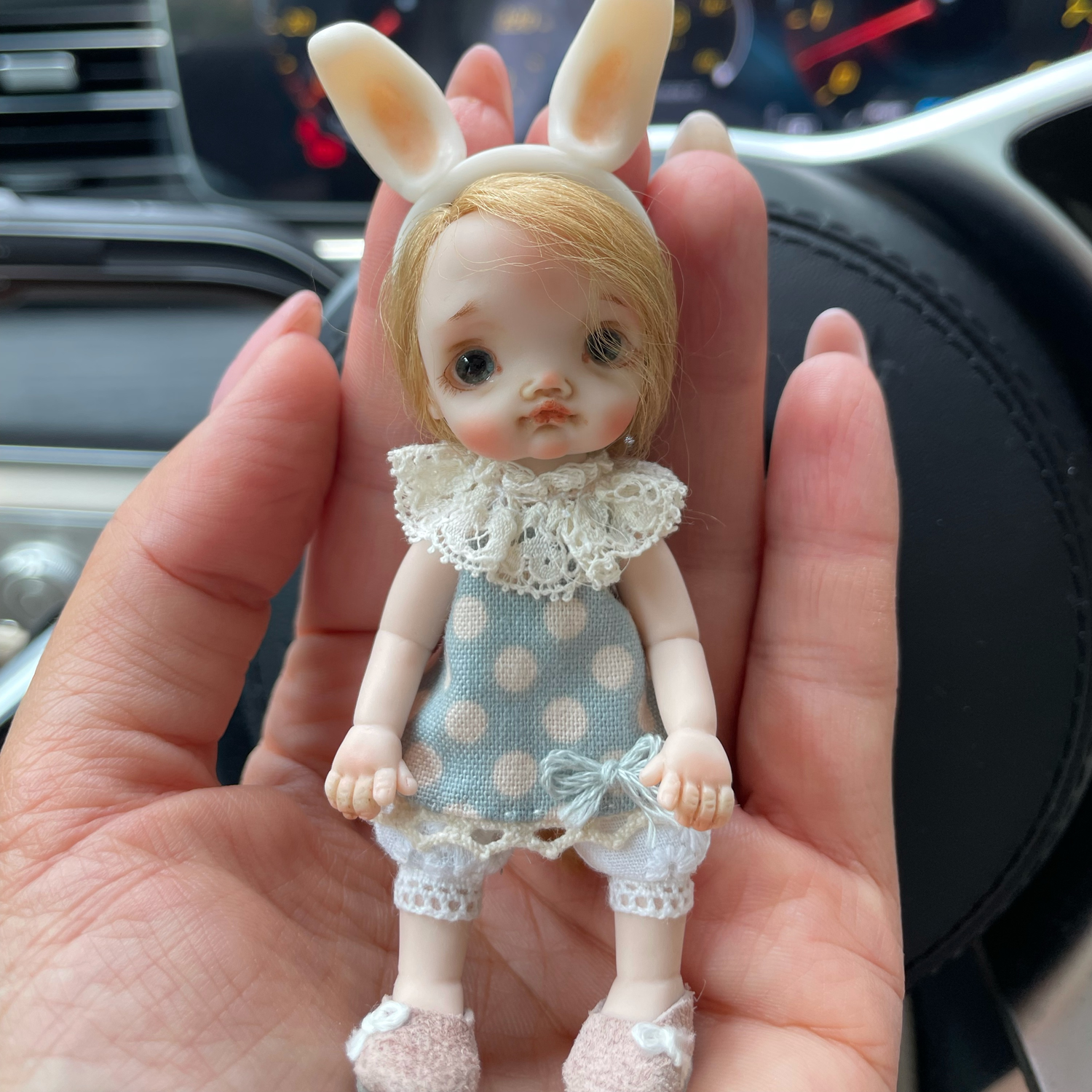 Photo №1 к отзыву покупателя Svetlana Gerasimova о товаре Авторская миниатюрная кукла 9см, для кукольного домика.
