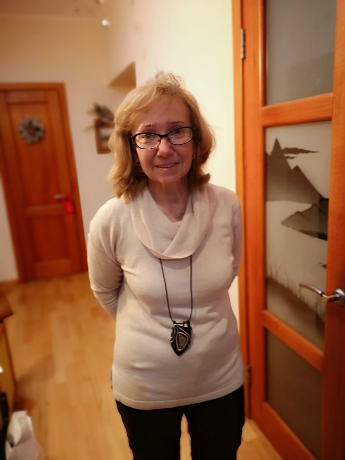 Фото №2 к отзыву покупателя Галина о товаре Авторская работа. Натуральная кожа. "Золотая горка"
