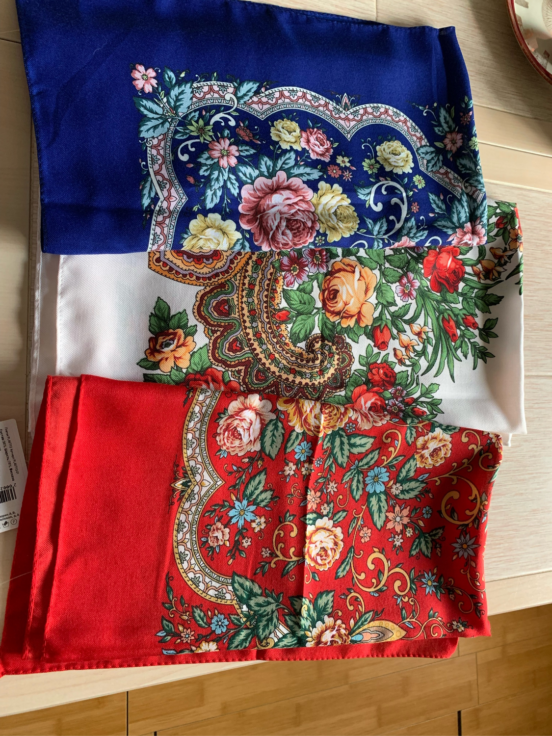 Фото №1 к отзыву покупателя Ivanova Anna о товаре Платок в русском стиле, синий, размер 80х80 и еще 2 товаров