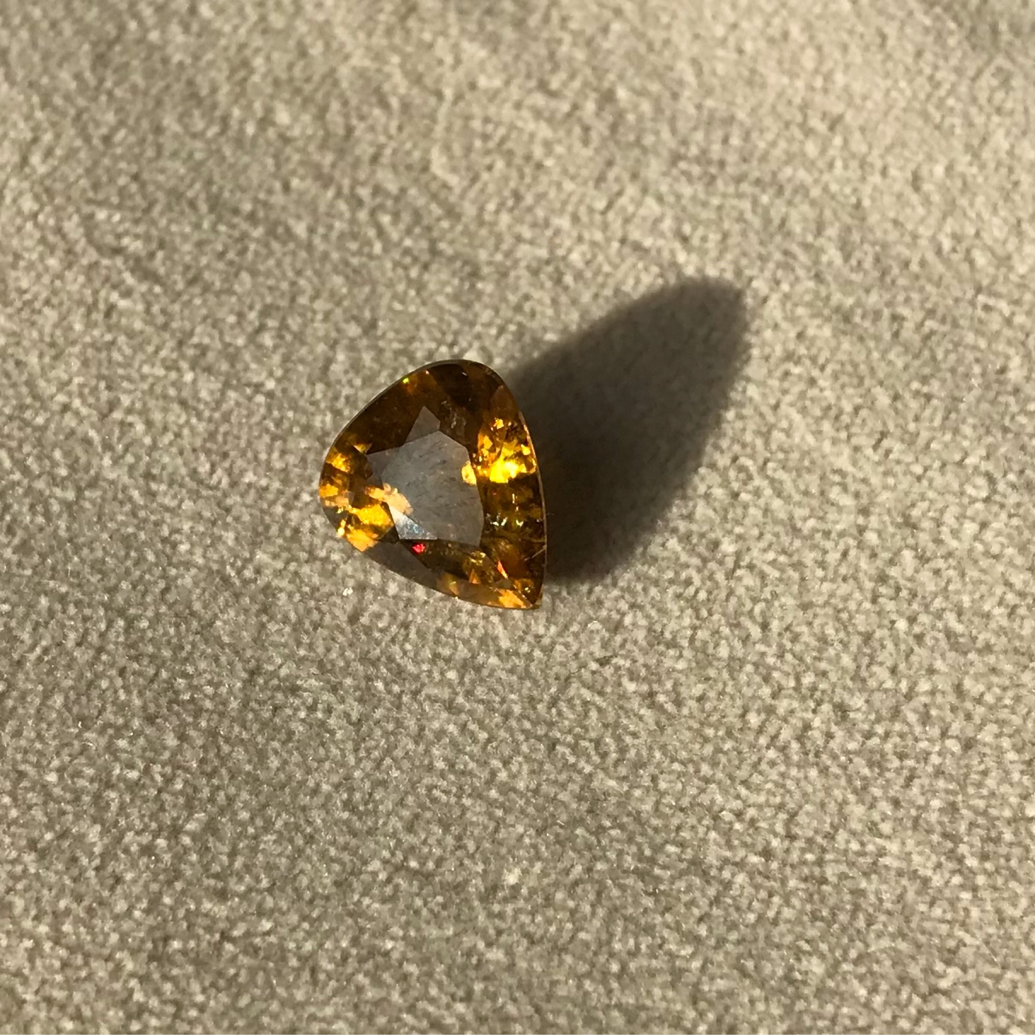 Фото №2 к отзыву покупателя Yana D. о товаре Сфен (Титанит). 3ct.