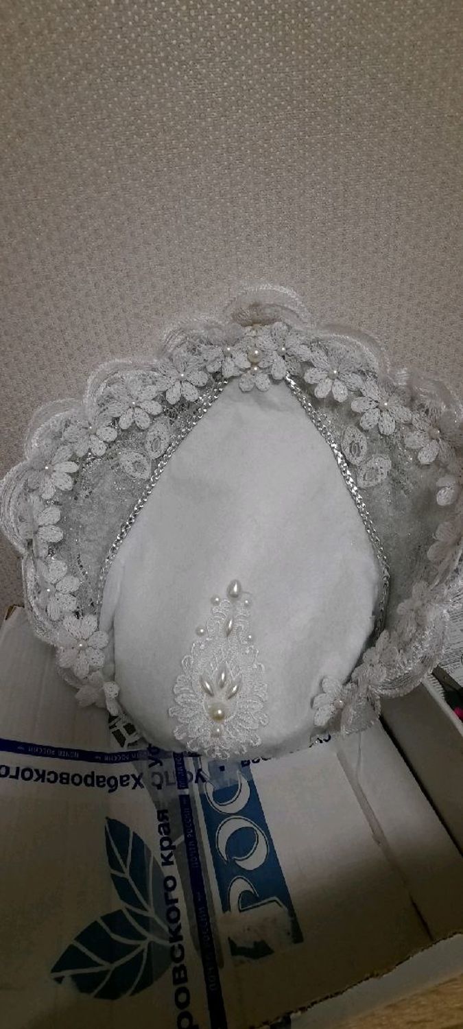 Photo №3 к отзыву покупателя Svetlana о товаре Большой красный кокошник and 1 more item
