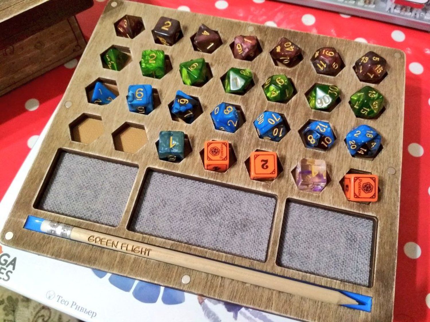 Фото №4 к отзыву покупателя Земноводная Алиса о товаре Дайс трей (Dice tray) для бросания кубиков mlp d&d