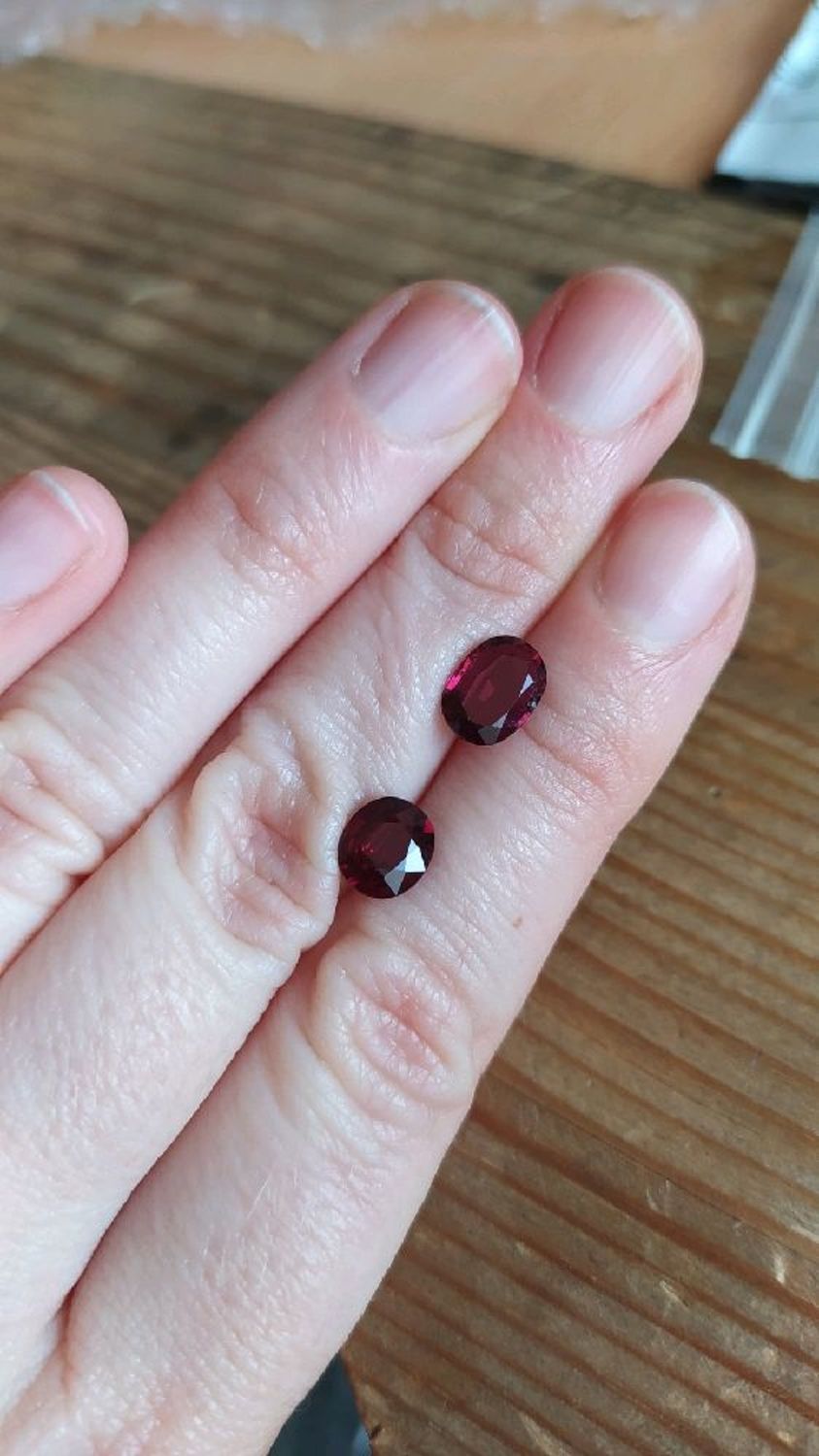 Фото №1 к отзыву покупателя Esther Gestein Jewelry о товаре Гранат родолит. 1,54ct. и еще 1 товар