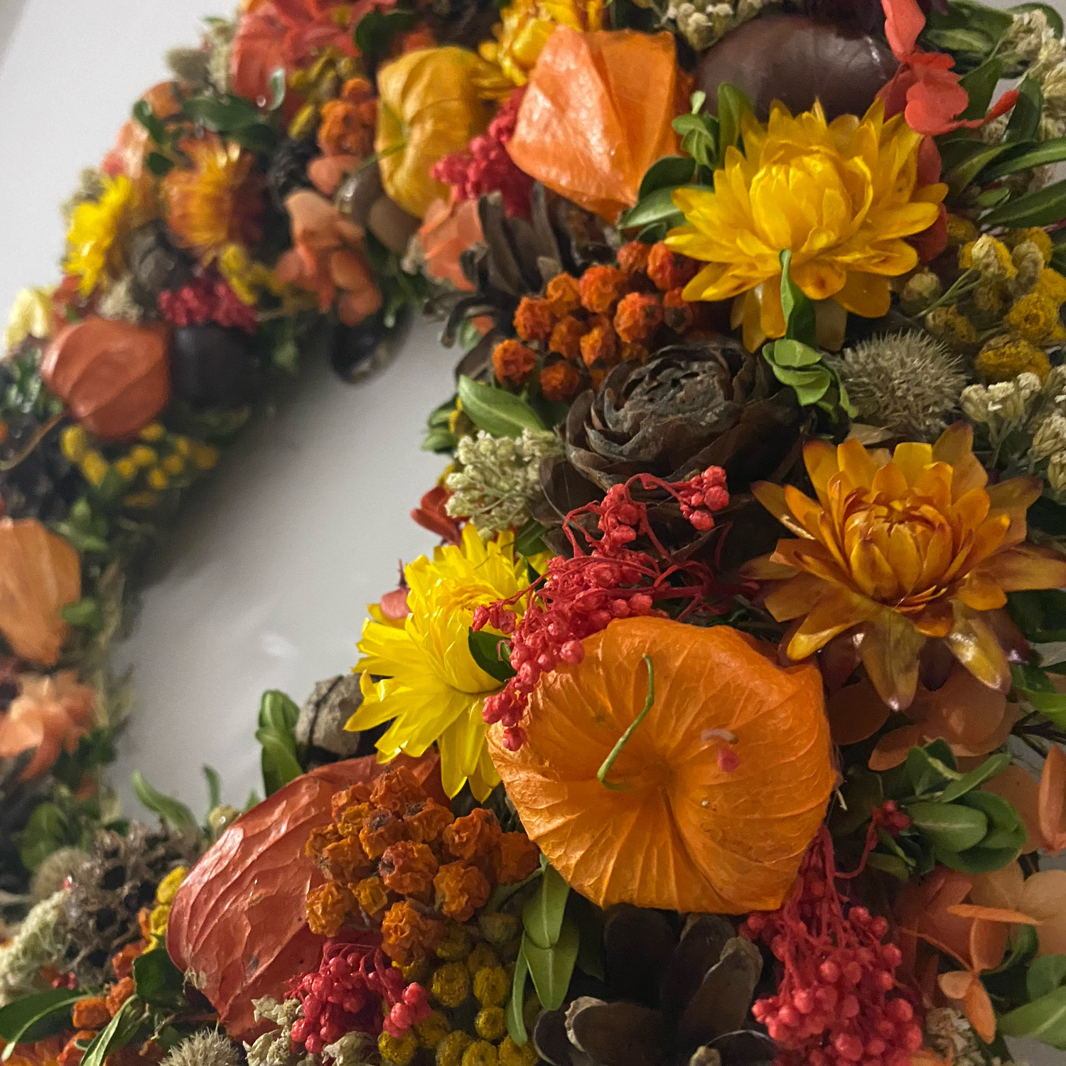 Фото №3 к отзыву покупателя Василисса о товаре Осенний венок в эко стиле из сухоцветов и природных материалов