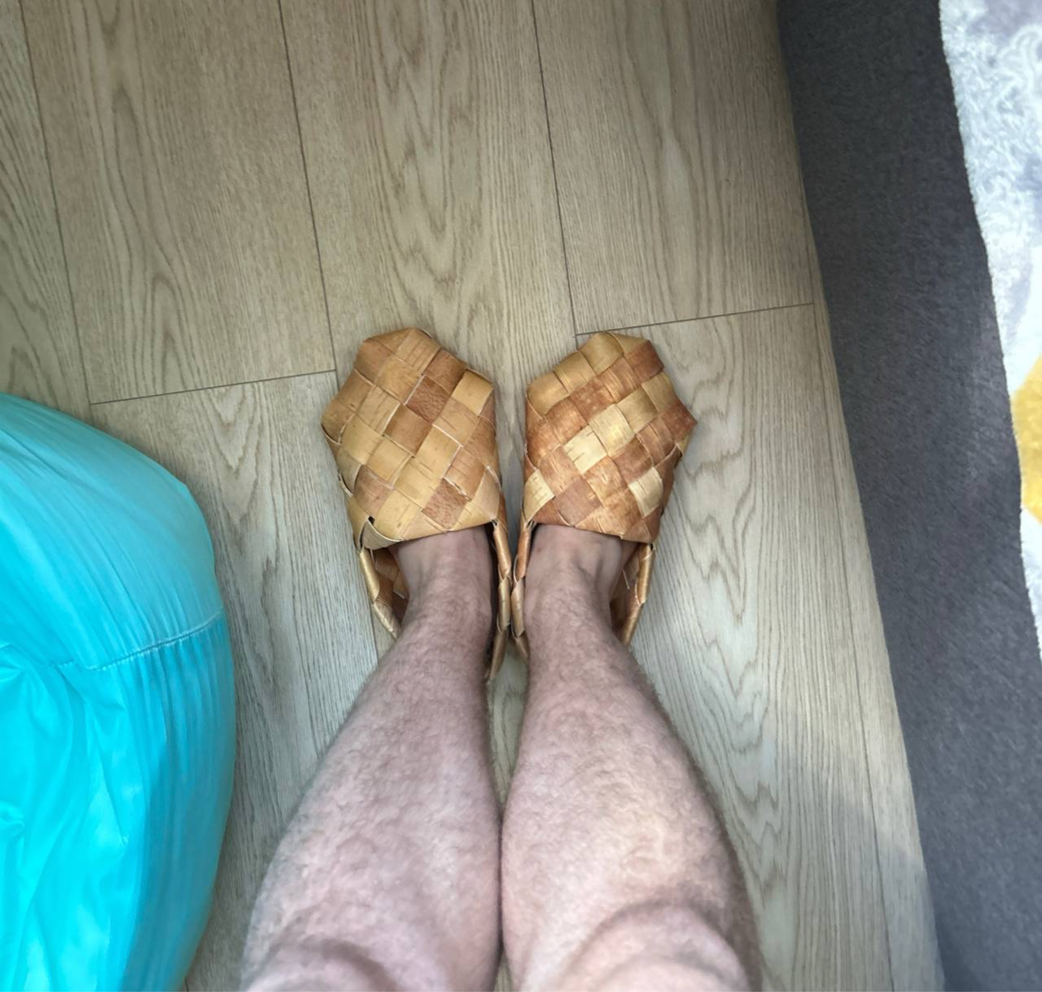 Photo №1 к отзыву покупателя Stepan о товаре Лапти настоящие плетёные из бересты, размеры 34-45. Обувь для бани