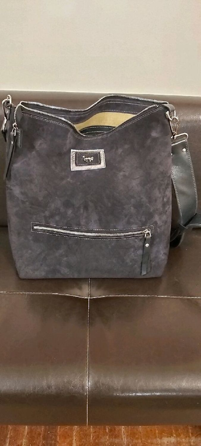 Photo №1 к отзыву покупателя Goncharova Oksana о товаре Хобо сумка, натуральная замша, кожа, серый, тёмно серый, серебристый