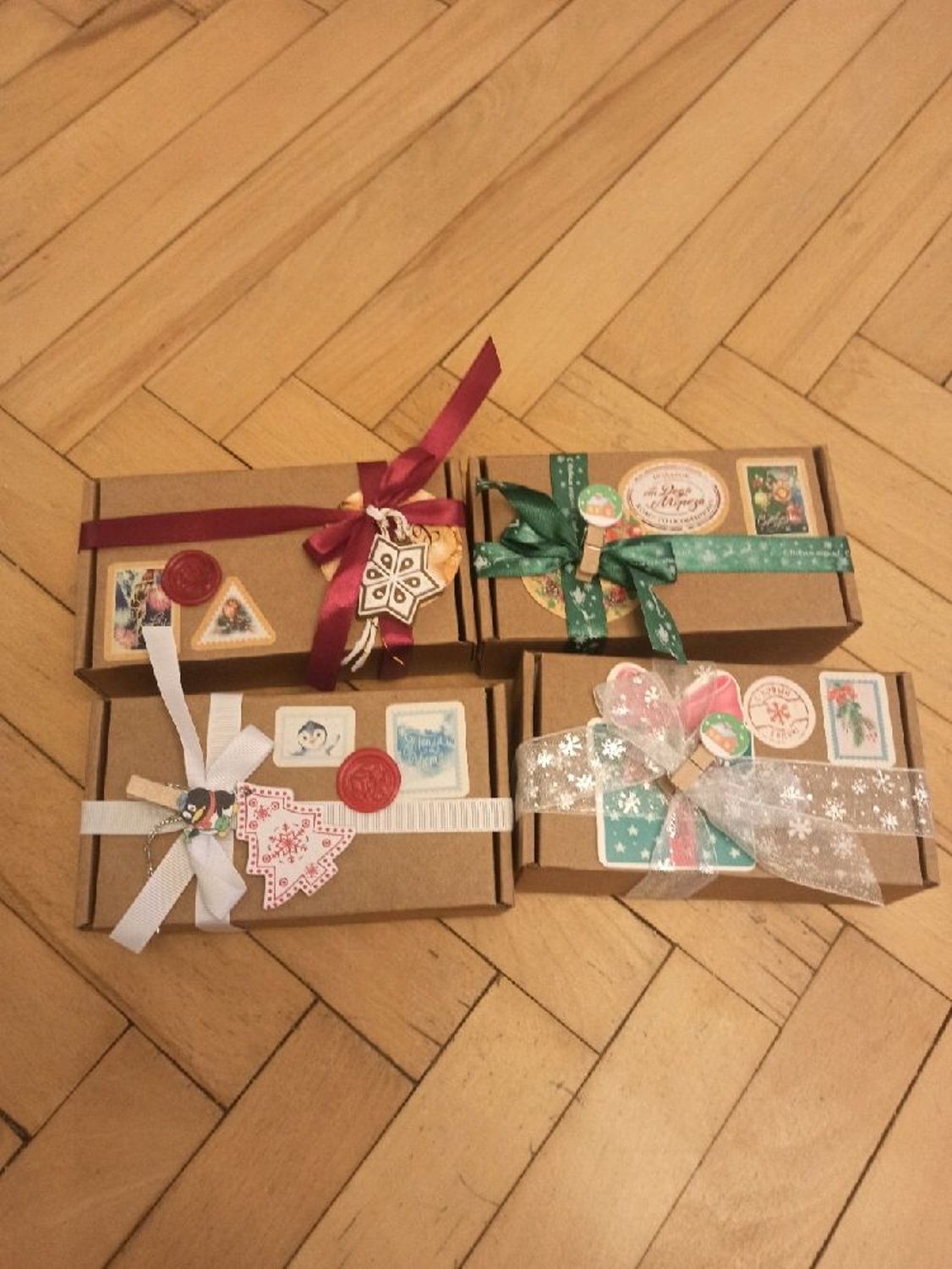 Photo №2 к отзыву покупателя Evgeniya о товаре Елочная игрушка лошадка маленькая and 4 more items