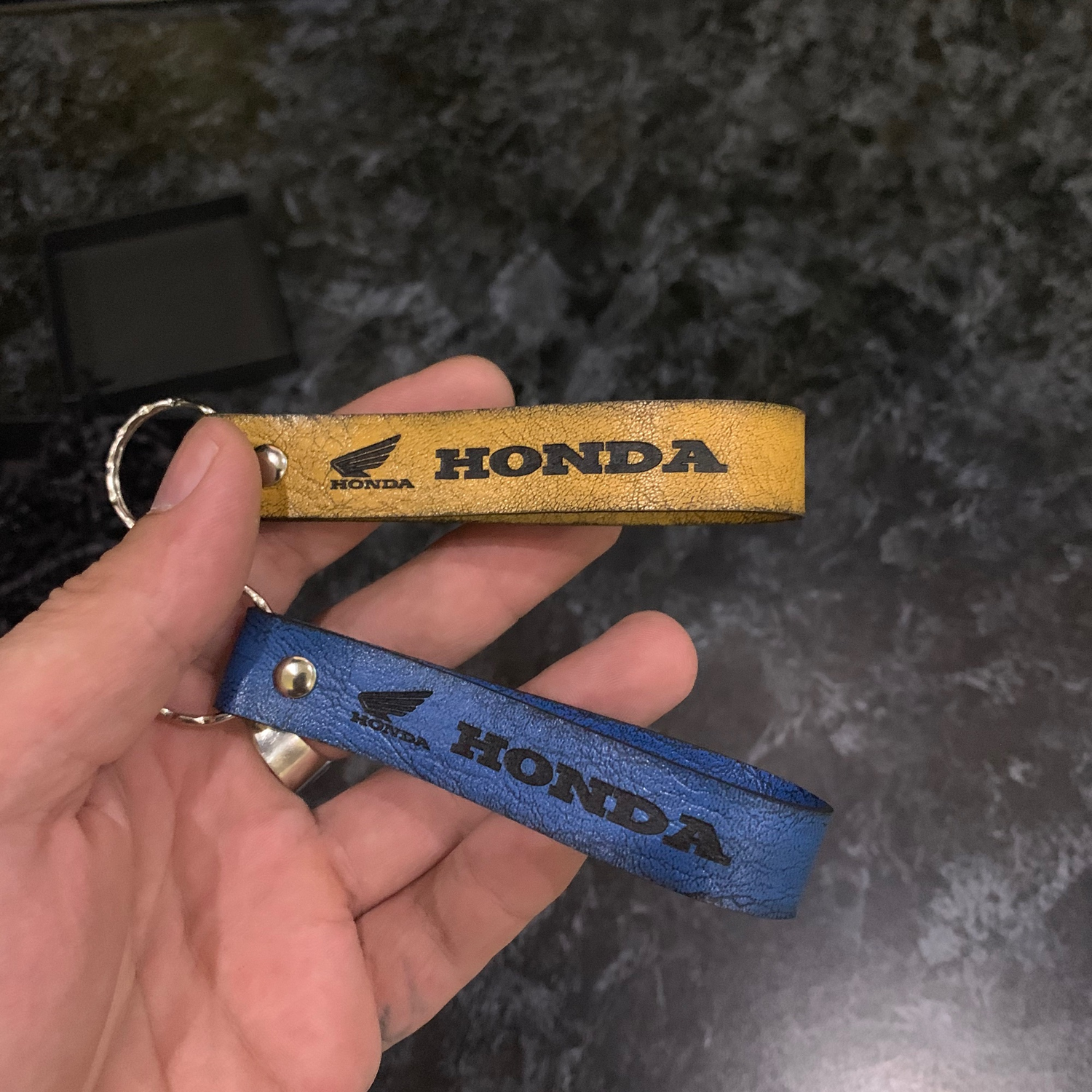 Фото №2 к отзыву покупателя Елена о товаре Брелок из кожи (Honda) и еще 1 товар