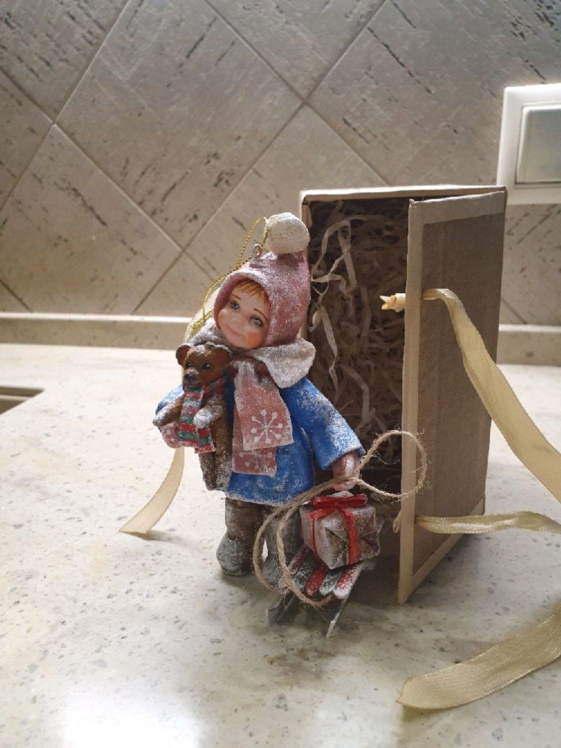 Photo №1 к отзыву покупателя Mariya о товаре Новогодняя игрушка на елку из ваты Девочка с мишкой
