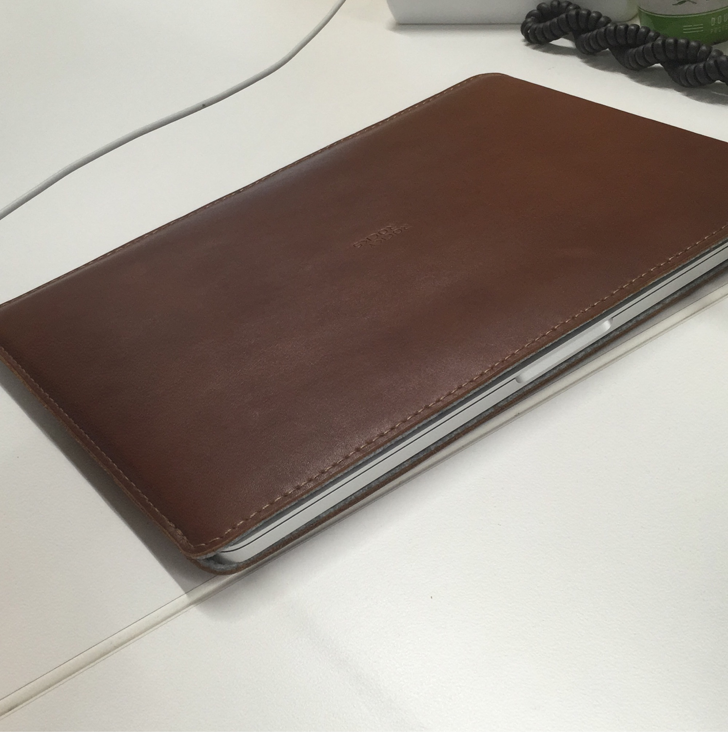 Photo №1 к отзыву покупателя Konstantin Antonov о товаре Кожаный SIDER Чехол для MacBook Pro 13 (2016+) / Air 13 2018.
