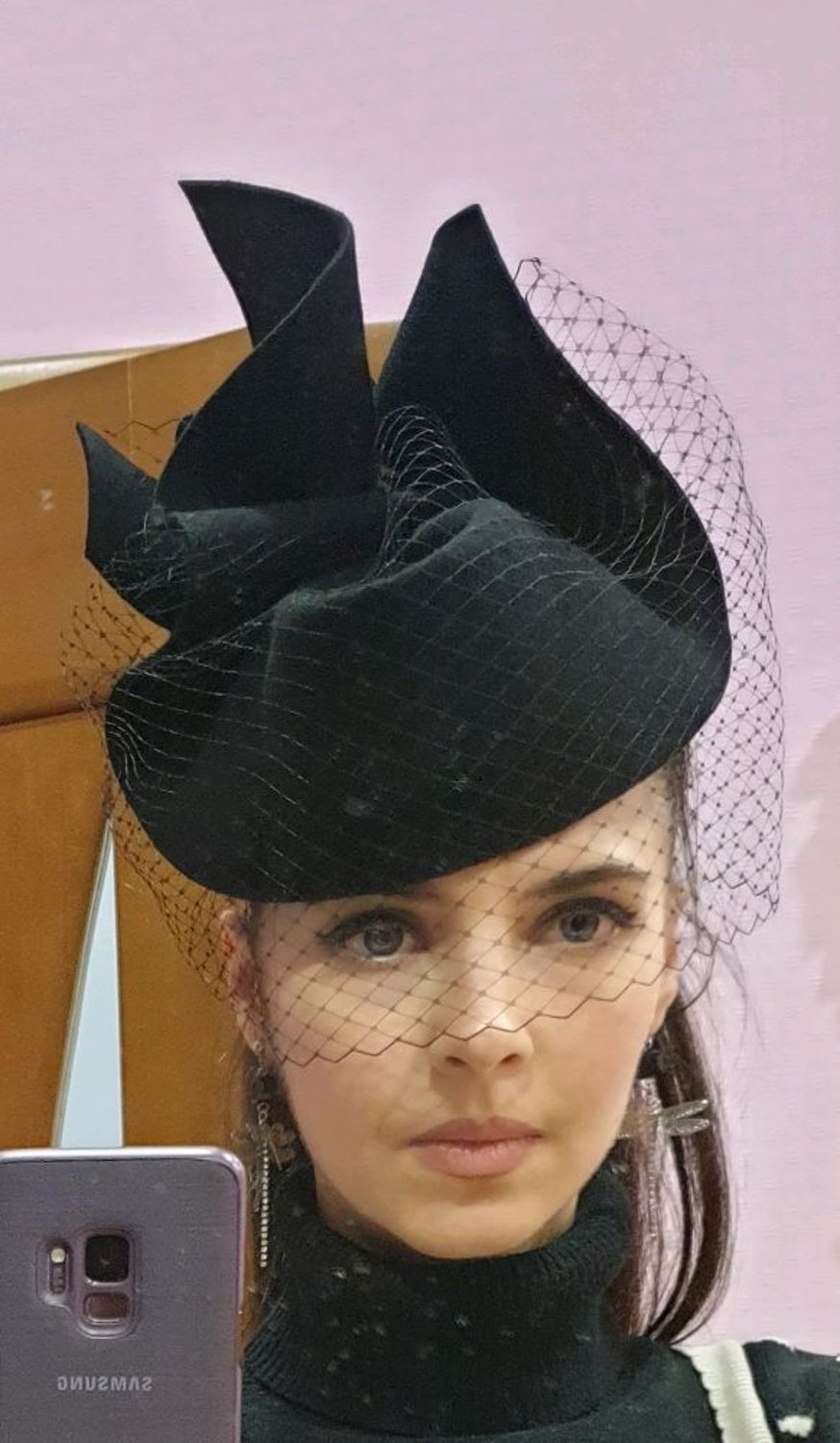 Photo №1 к отзыву покупателя Chernova Tatyana о товаре Дизайнерская шляпка из фетра для приемов и торжеств, черная