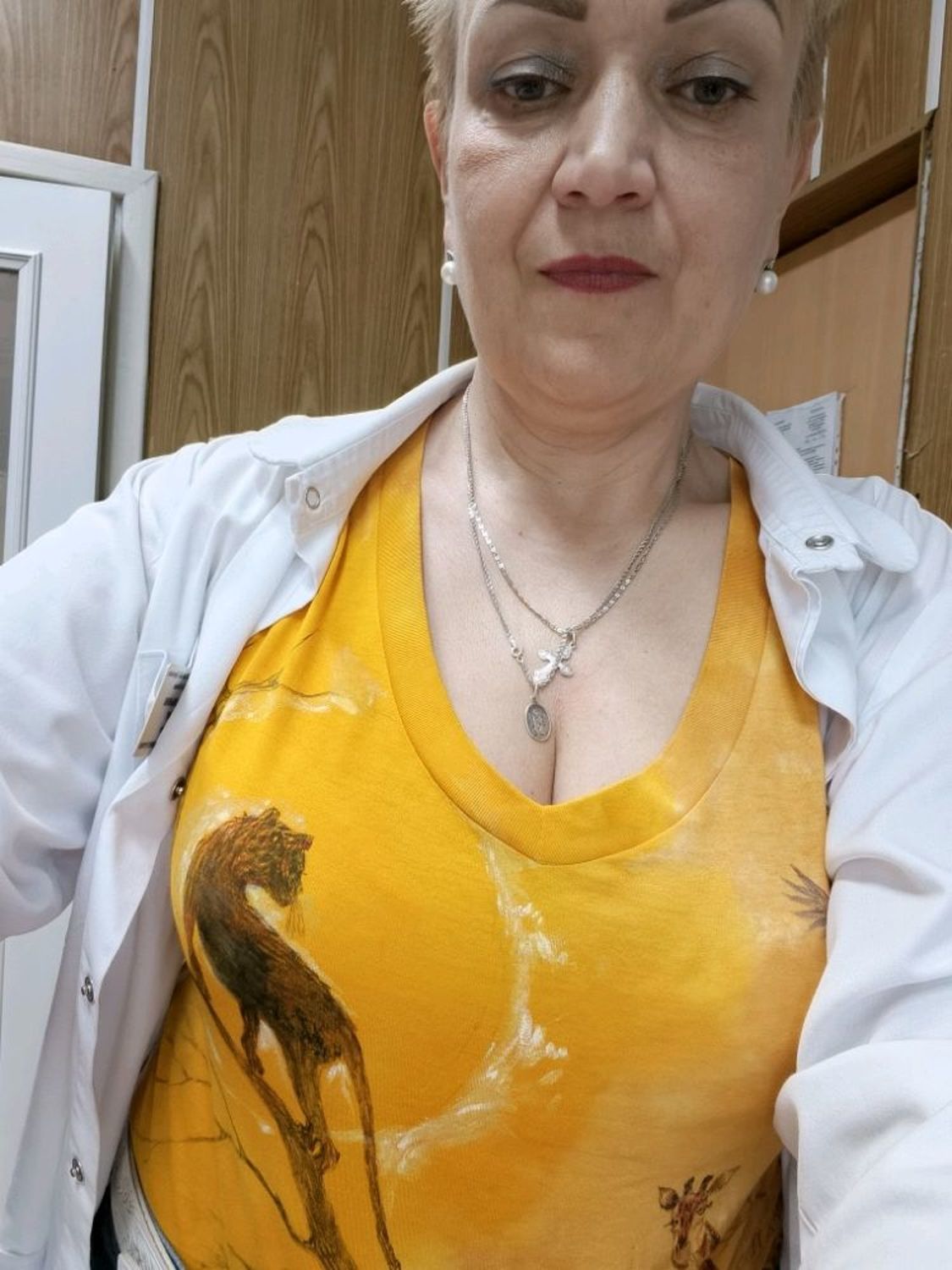 Фото №2 к отзыву покупателя Анна о товаре Футболка женская с ручной росписью "Пантера" на заказ и еще 1 товар