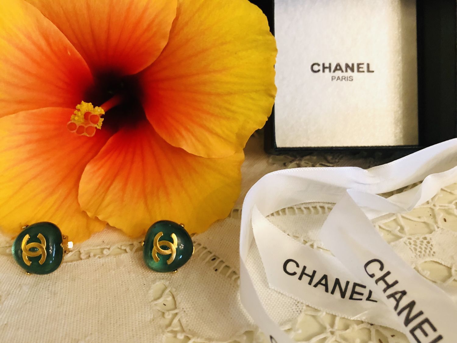 Фото №2 к отзыву покупателя ТатьЯна о товаре Винтаж: Клипсы Chanel Находка! Морская волна Весенняя коллекция.