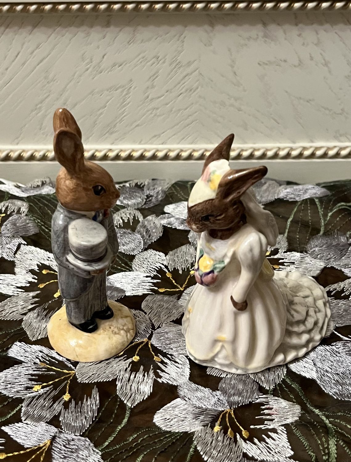 Фото №2 к отзыву покупателя ТатьЯна о товаре Винтаж: Royal Doulton фигурки кролики молодожены, Англия, 1990 год