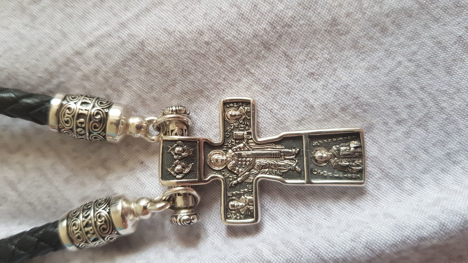 Фото №1 к отзыву покупателя Марина Горбачева о товаре Кожаный шнурок с серебряным Крестом.