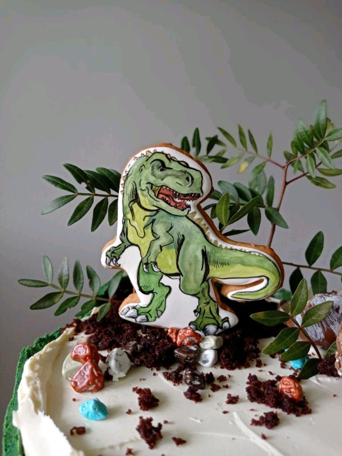 Photo №2 к отзыву покупателя Anastasiya о товаре Торт красный бархат с динозавром