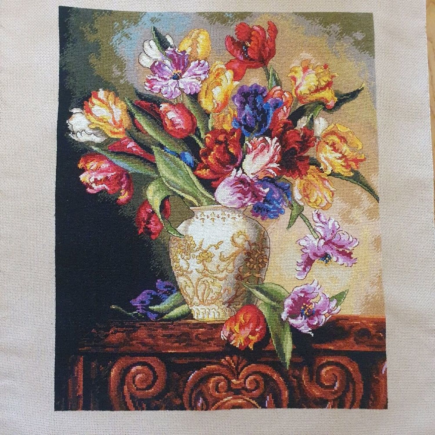 Фото №1 к отзыву покупателя Мария о товаре Картины: вышивка крестиком Попугайные (пёстрые) тюльпаны