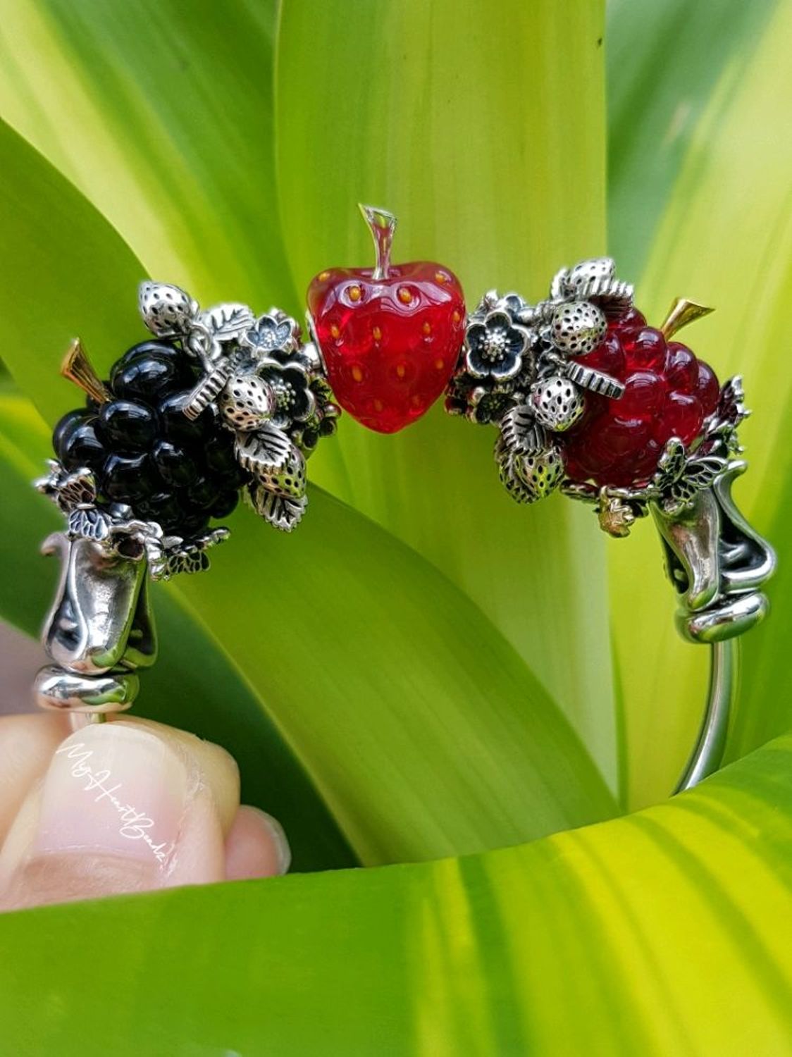 Фото №3 к отзыву покупателя Ningg о товаре Pandora Strawberry bracelet charm with silver inserts и еще 3 товара