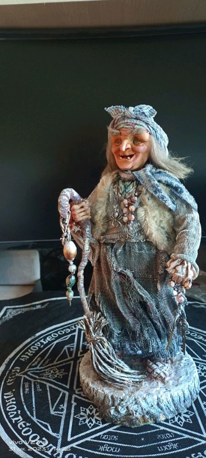Photo №1 к отзыву покупателя Irina о товаре Куклы и пупсы: авторская кукла Баба Яга коричневый красный
