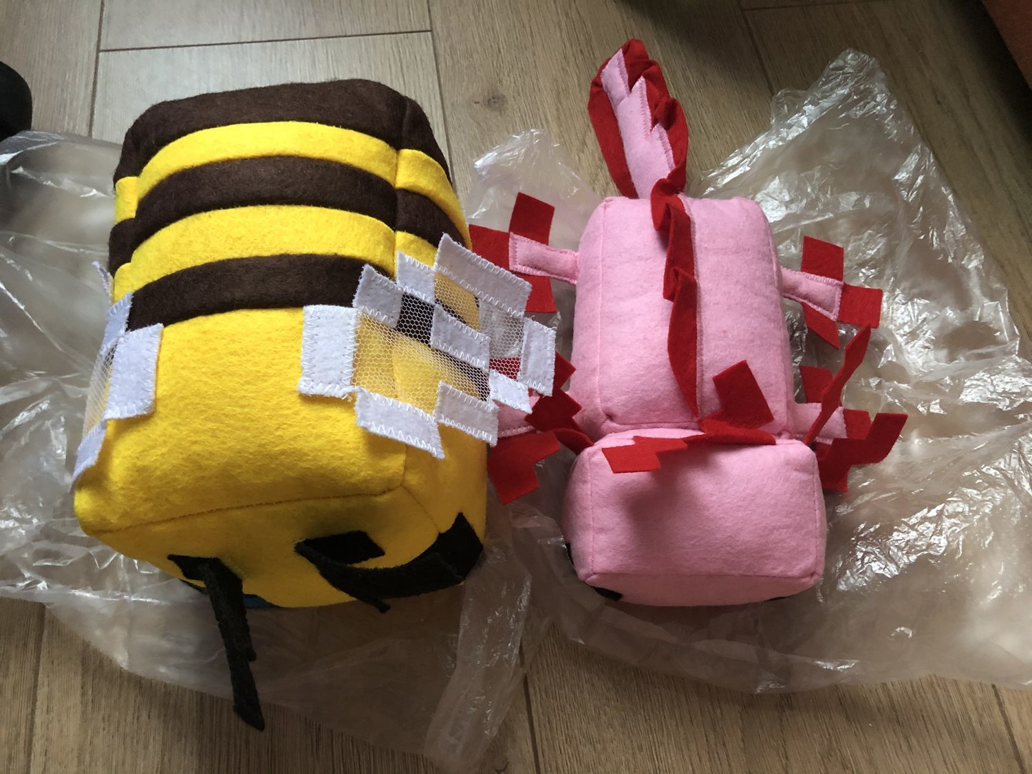 Фото №1 к отзыву покупателя Анастасия Хазова о товаре Мягкая игрушка пчелы из Minecraft 15 см и еще 1 товар
