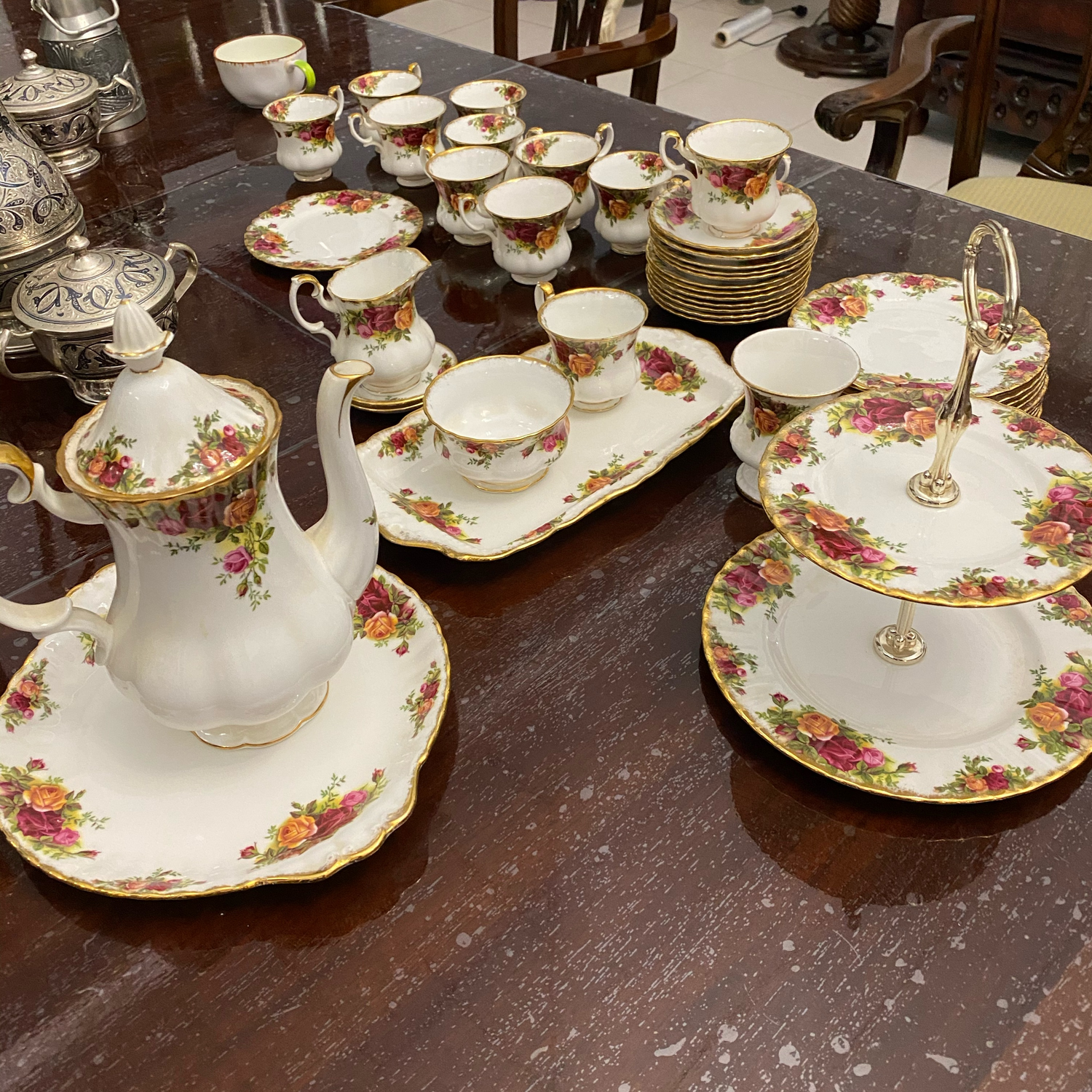 Фото №1 к отзыву покупателя Евгений о товаре Винтаж: Кофейный сервиз "Old Country Roses" Royal Albert Англия