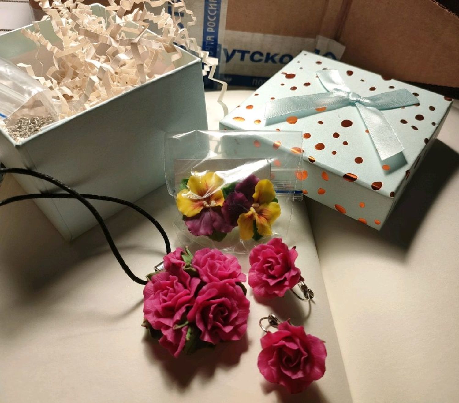 Photo №1 к отзыву покупателя Lyudmila о товаре Комплект украшений Букет роз