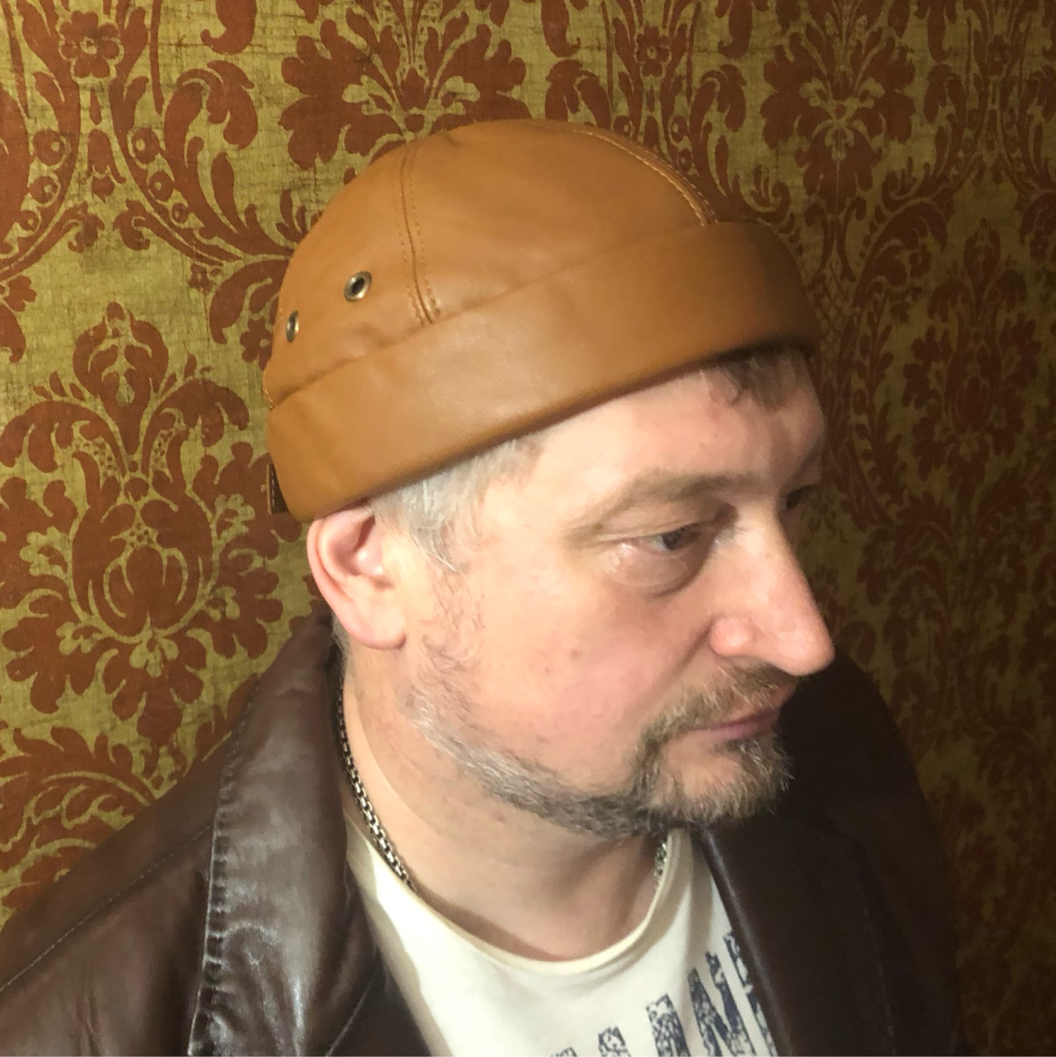 Фото №1 к отзыву покупателя Екатерина о товаре Докерская шапка бини из кожи DBH-48