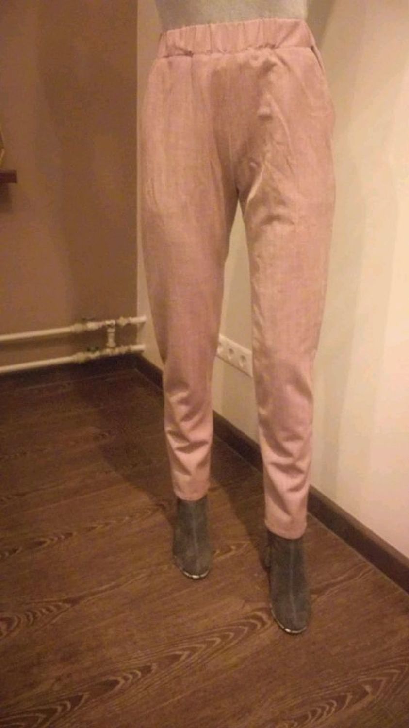 Фото №1 к отзыву покупателя Анастасия о товаре Теплые брюки из шерсти бордо-беж рисунок елочка на резинке
