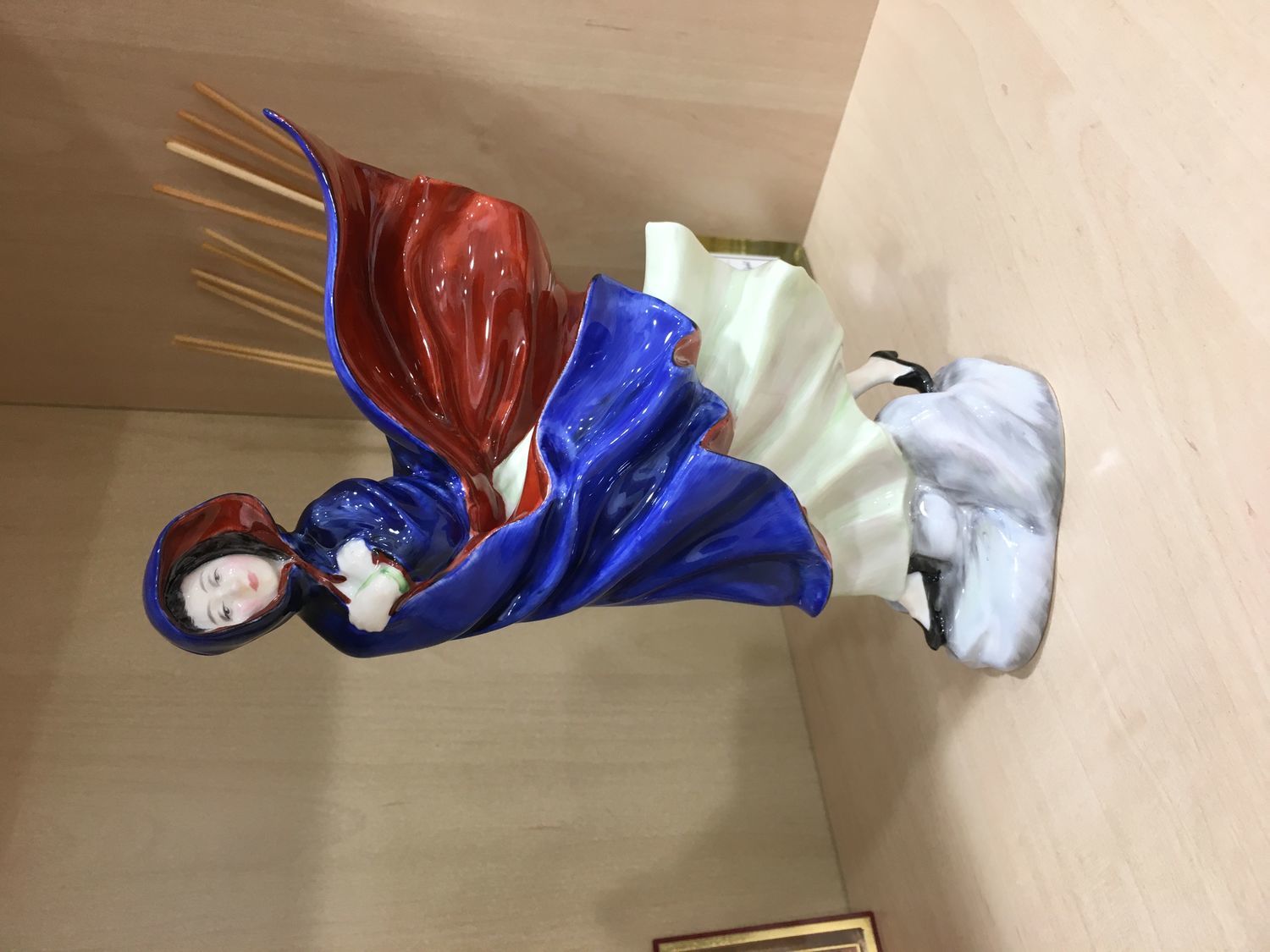 Фото №1 к отзыву покупателя Алла Рукодельница о товаре Винтаж: Royal Doulton , фарфоровая статуэтка "May"