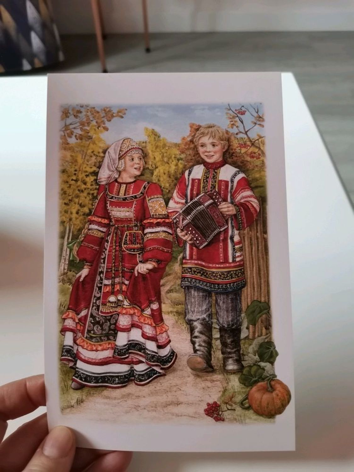Фото №1 к отзыву покупателя Людмила о товаре "Русские традиции в костюме" Набор из 12 открыток