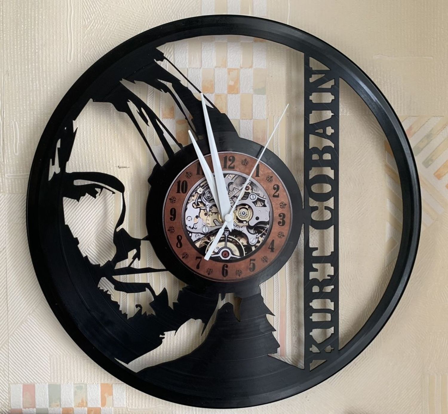 Фото №1 к отзыву покупателя Александр о товаре Часы из пластинки "Nirvana"