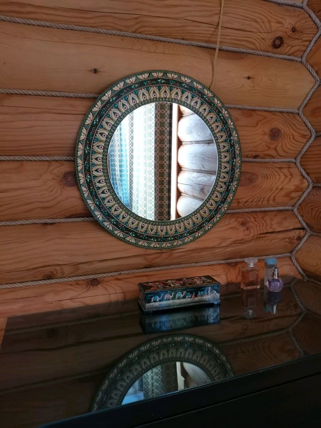 Photo №1 к отзыву покупателя Lira Akbulatova о товаре Зеркало настенное с росписью, зеркало мандала, зеркало круглое в раме