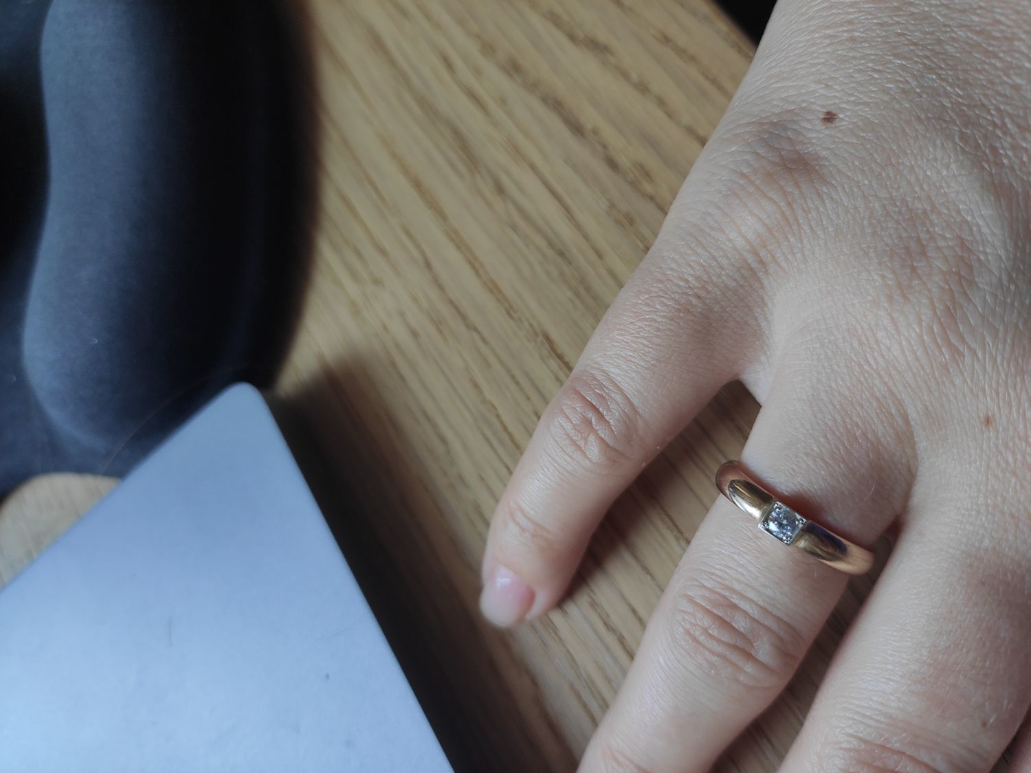 Photo №1 к отзыву покупателя Veronika о товаре Обручальное кольцо с бриллиантом 3 мм