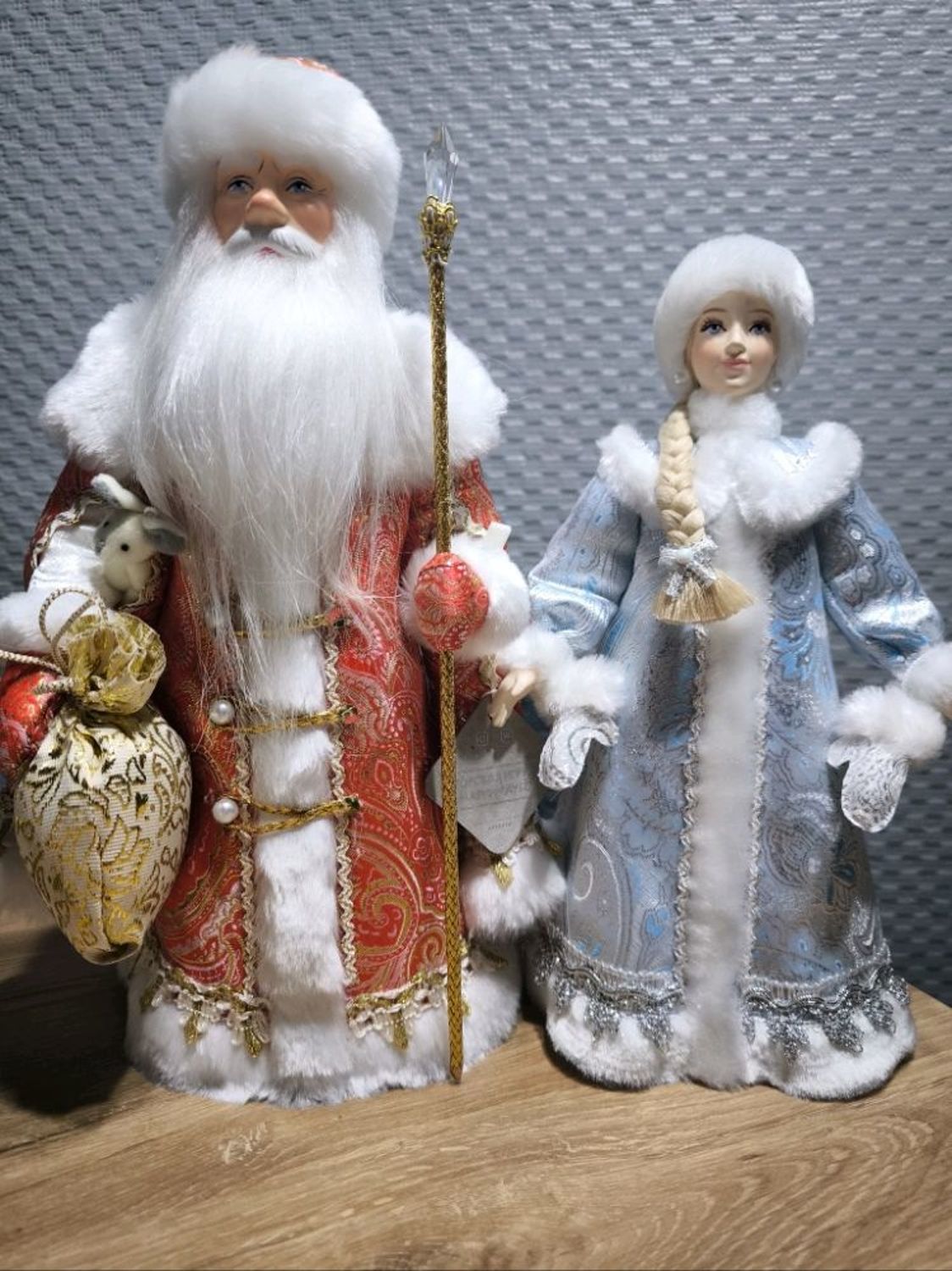 Фото №2 к отзыву покупателя Светлана о товаре Дед мороз и Снегурочкой под ёлку. 33см.