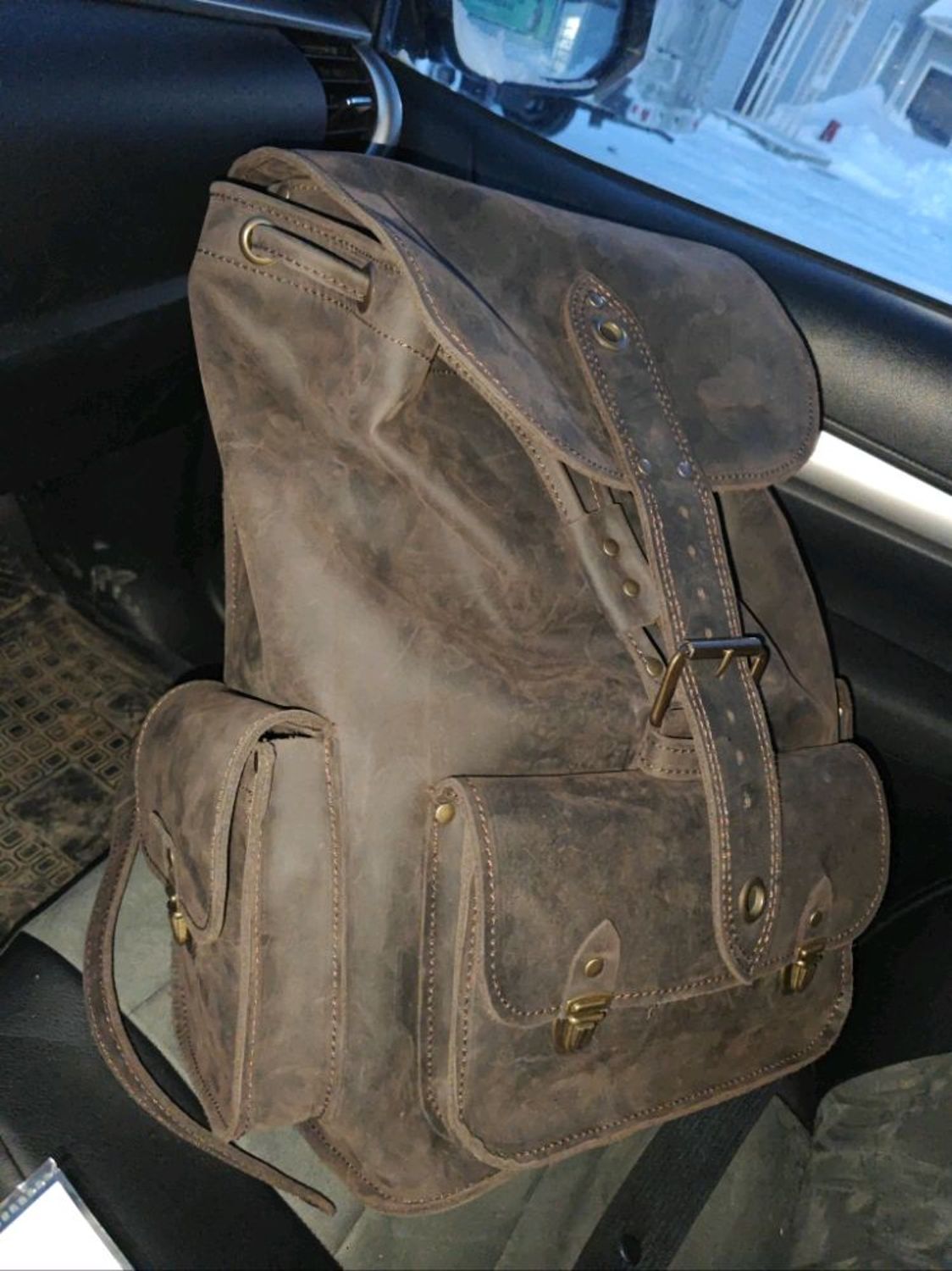 Photo №1 к отзыву покупателя ALEKSEJ DENISOV о товаре Кожаный рюкзак "ХАКИ"