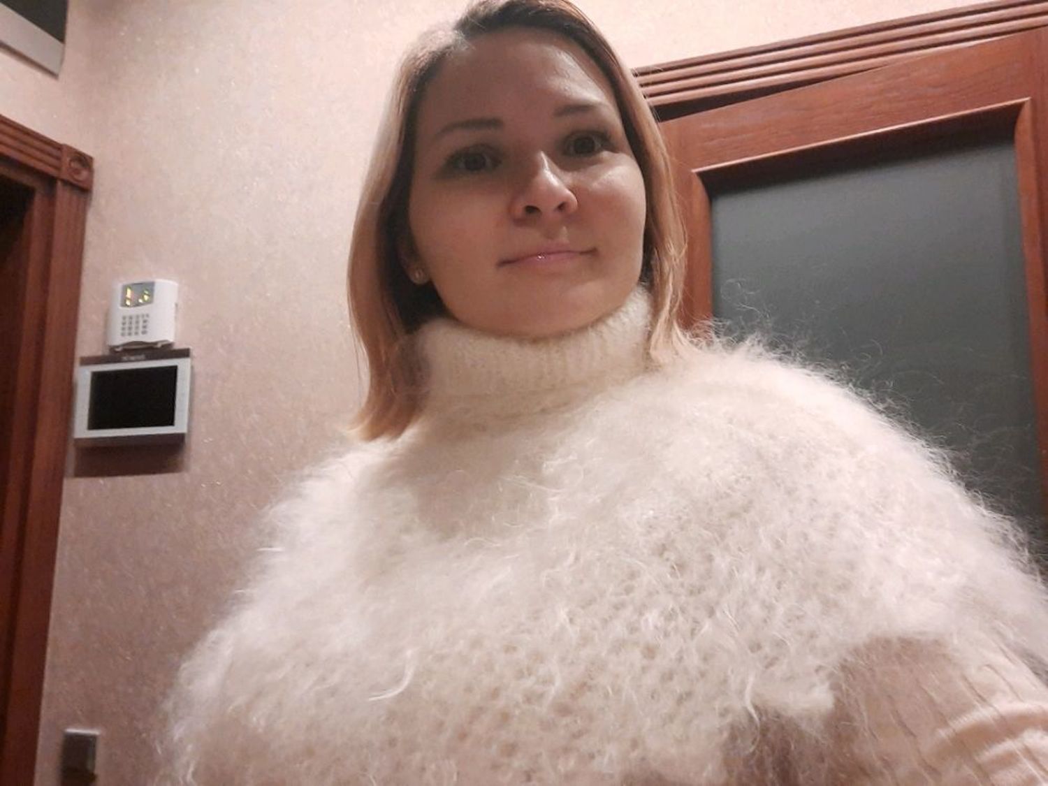 Photo №1 к отзыву покупателя Viktoriya о товаре Манишка женская пуховая манишки из козьего пуха Вязаные шарфы палантин