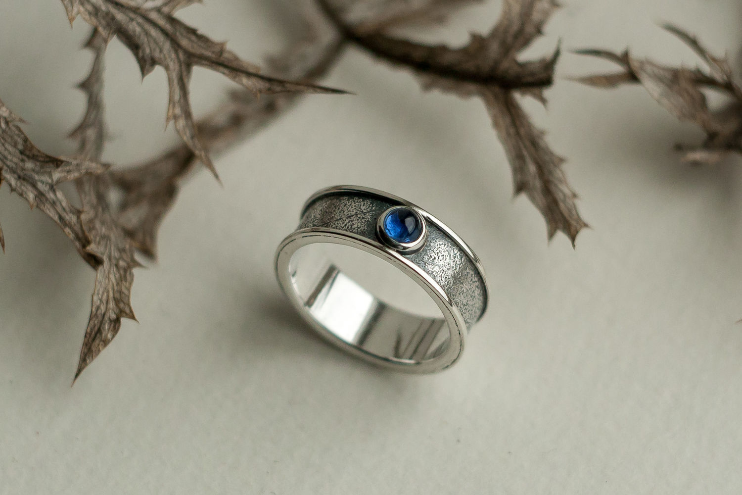 Фото №1 к отзыву покупателя Tetrao Jewelry о товаре 96  4,15 Х 4,15 САПФИР НАТУРАЛЬНЫЙ КАБОШОН ROYAL BLUE LIGHT