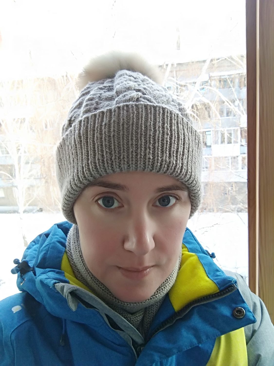 Фото №1 к отзыву покупателя Кравцова Елена о товаре Вязаная шапка с косами и жгутами
