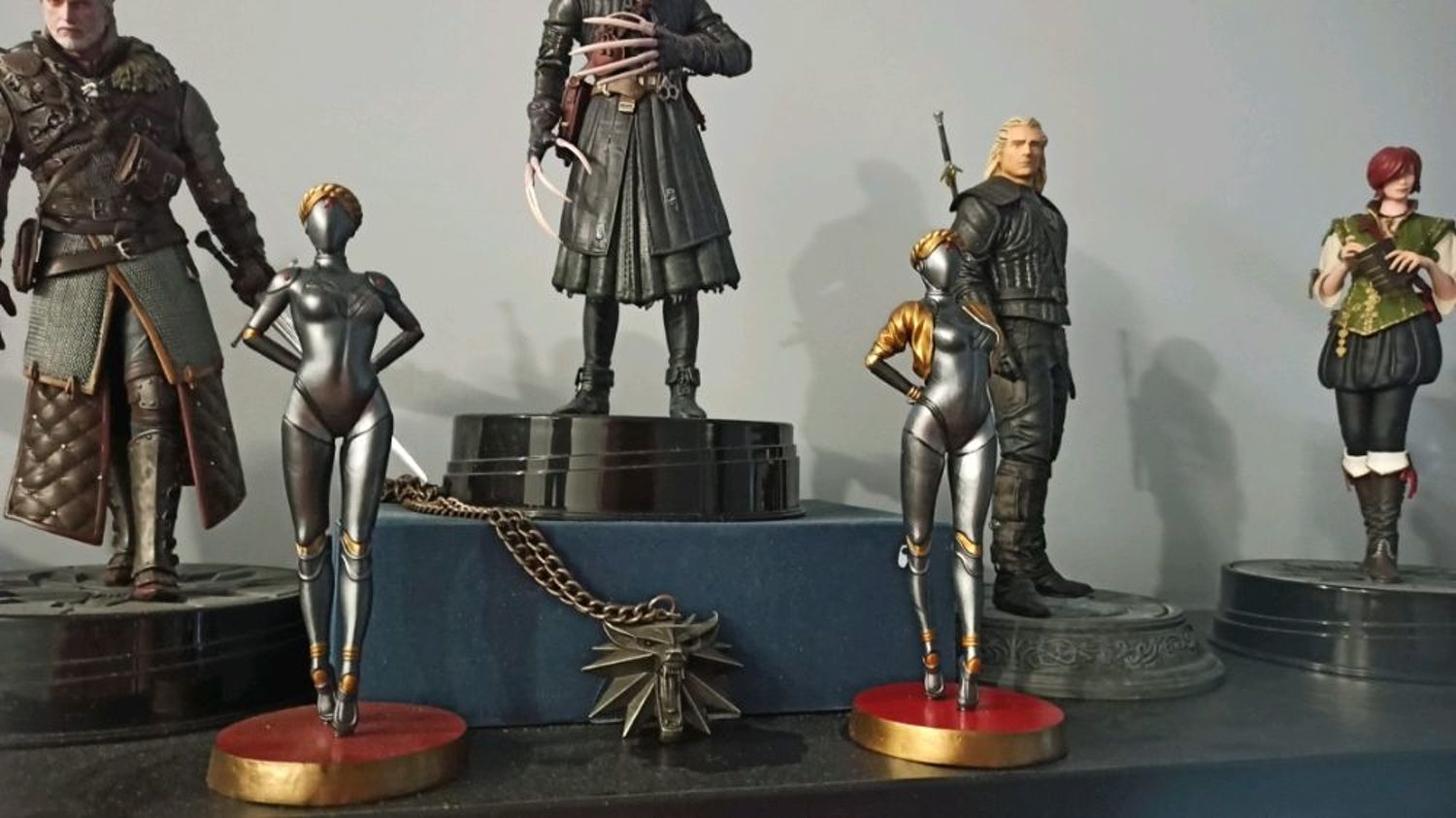 Photo №2 к отзыву покупателя Mogacheva Kseniya о товаре Atomic Heart фигурки Близняшки Robot Twins