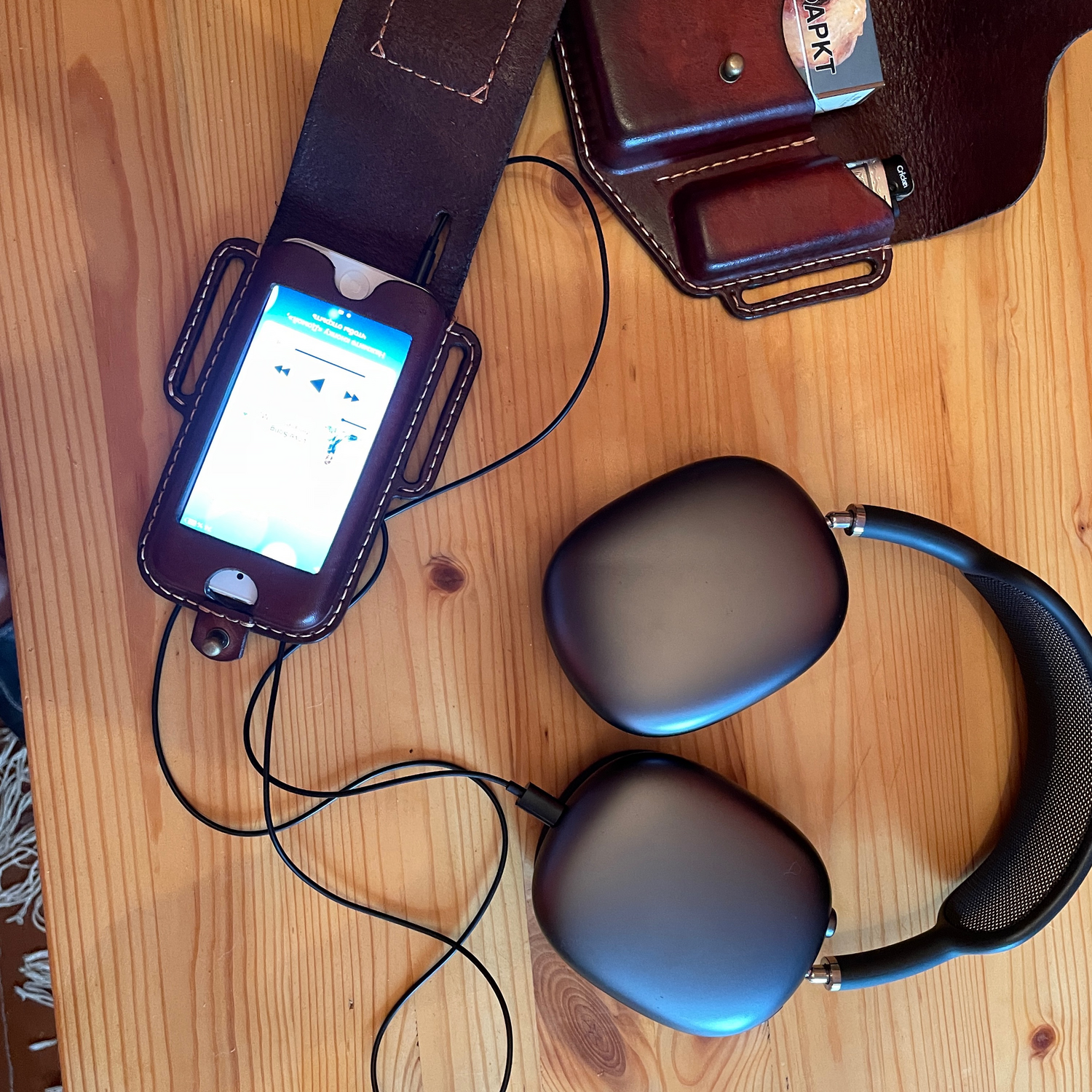 Фото №1 к отзыву покупателя Сергей о товаре Комплект: портсигар и чехол для iPod