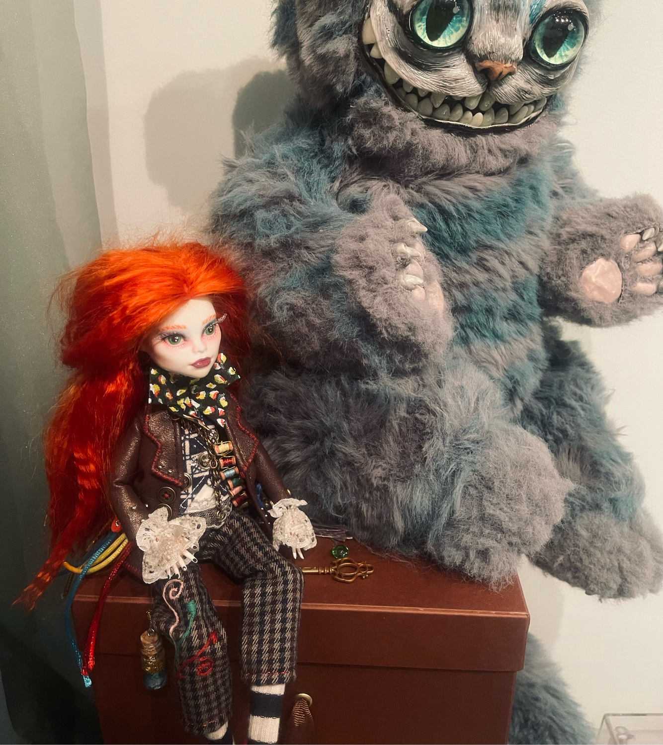 Фото №1 к отзыву покупателя Мария о товаре ООАК кукла Monster High Шляпник (Алиса в стане чудес)
