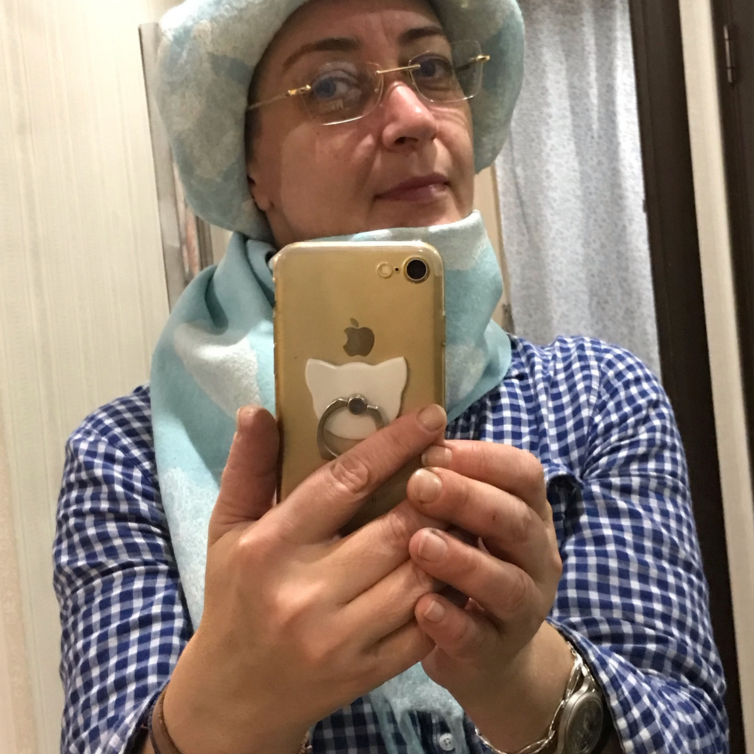 Фото №1 к отзыву покупателя Irina A о товаре Комплект валяный берет и шарф "Лазурь"