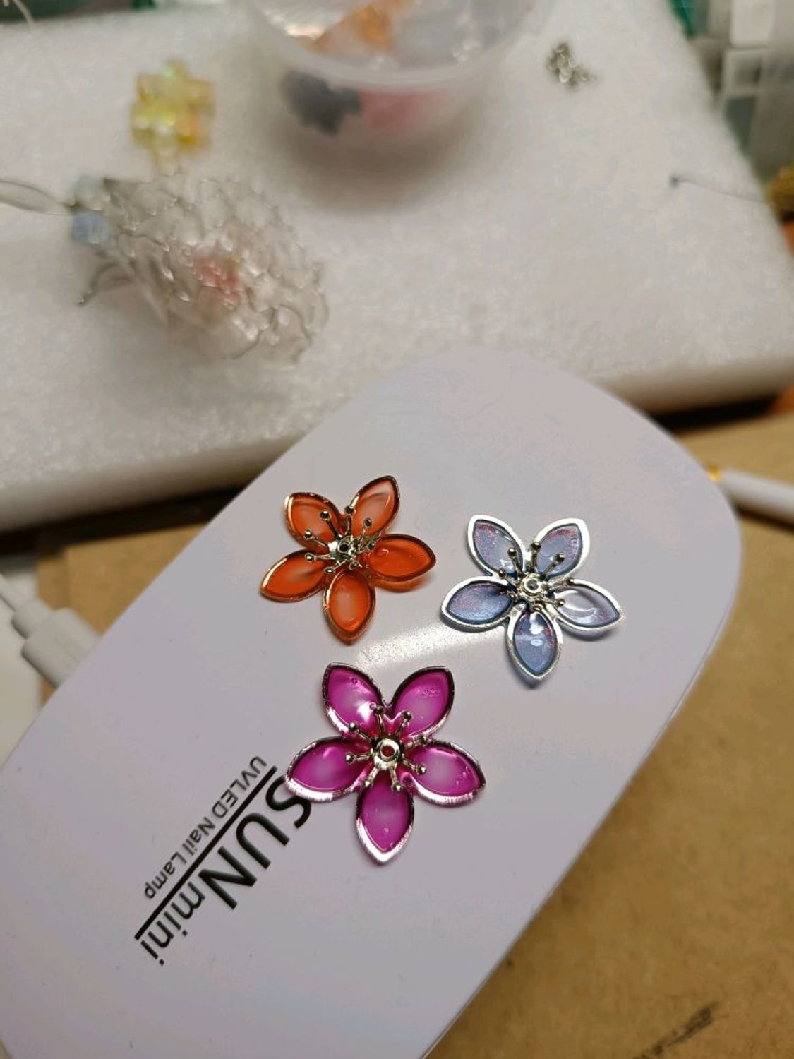 Photo №2 к отзыву покупателя Lang Jewelry о товаре Смола «Витраль» прозрачная бесцветная 200 мл and 1 more item