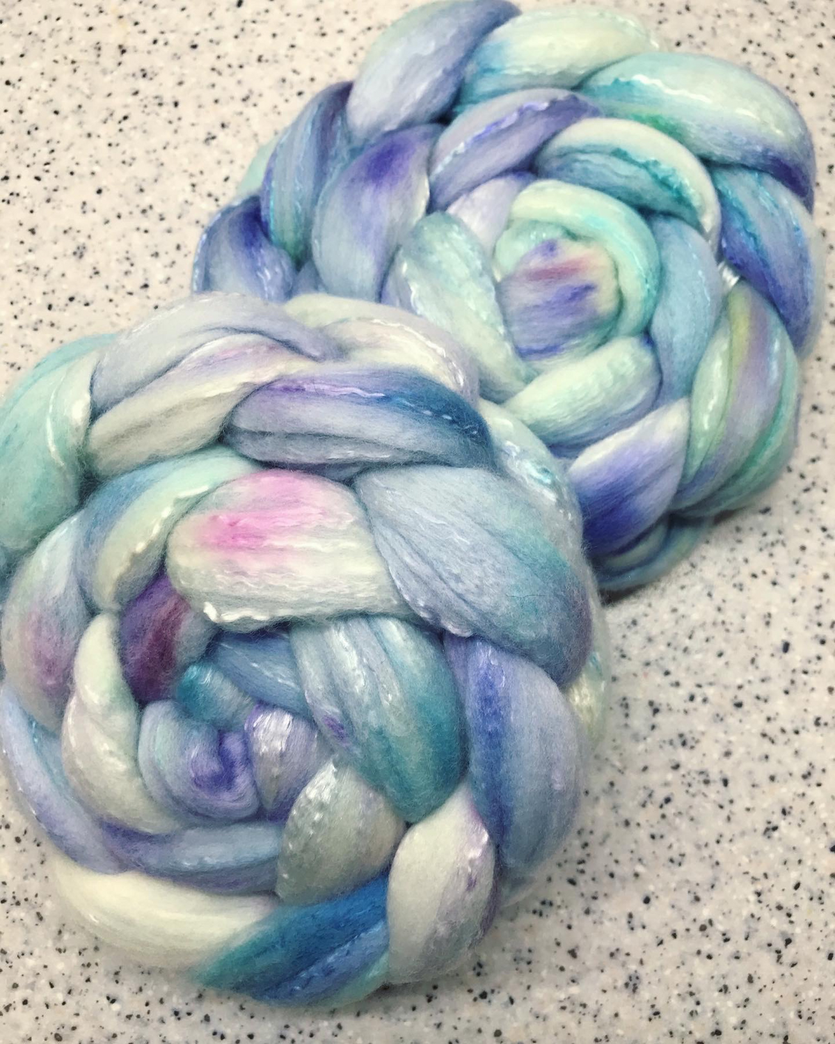 Photo №1 к отзыву покупателя chalsey_knittingthings о товаре Бленд шерсть с шелком