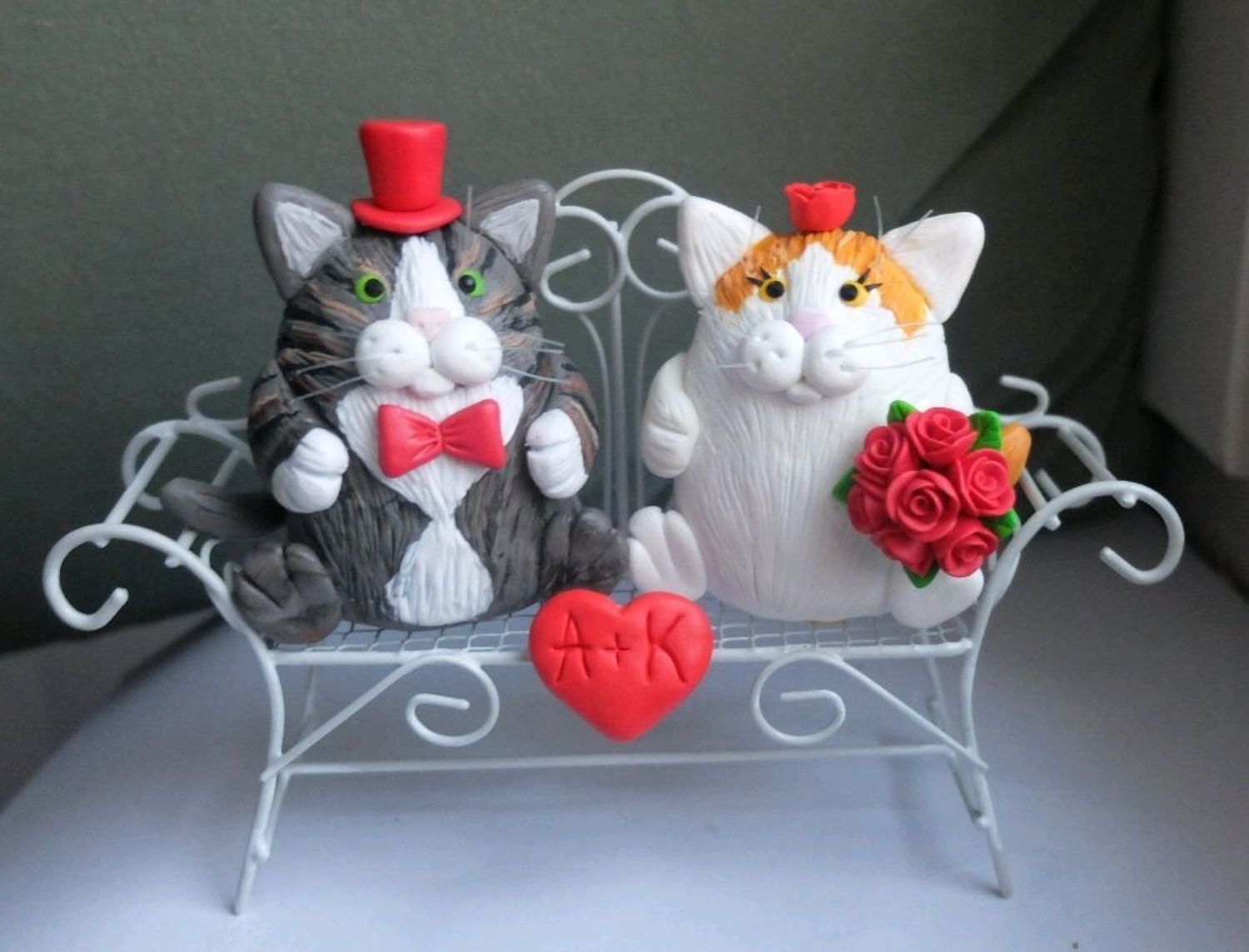 Фото №1 к отзыву покупателя Карина о товаре Свадебные фигурки Коты на торт (по фото)