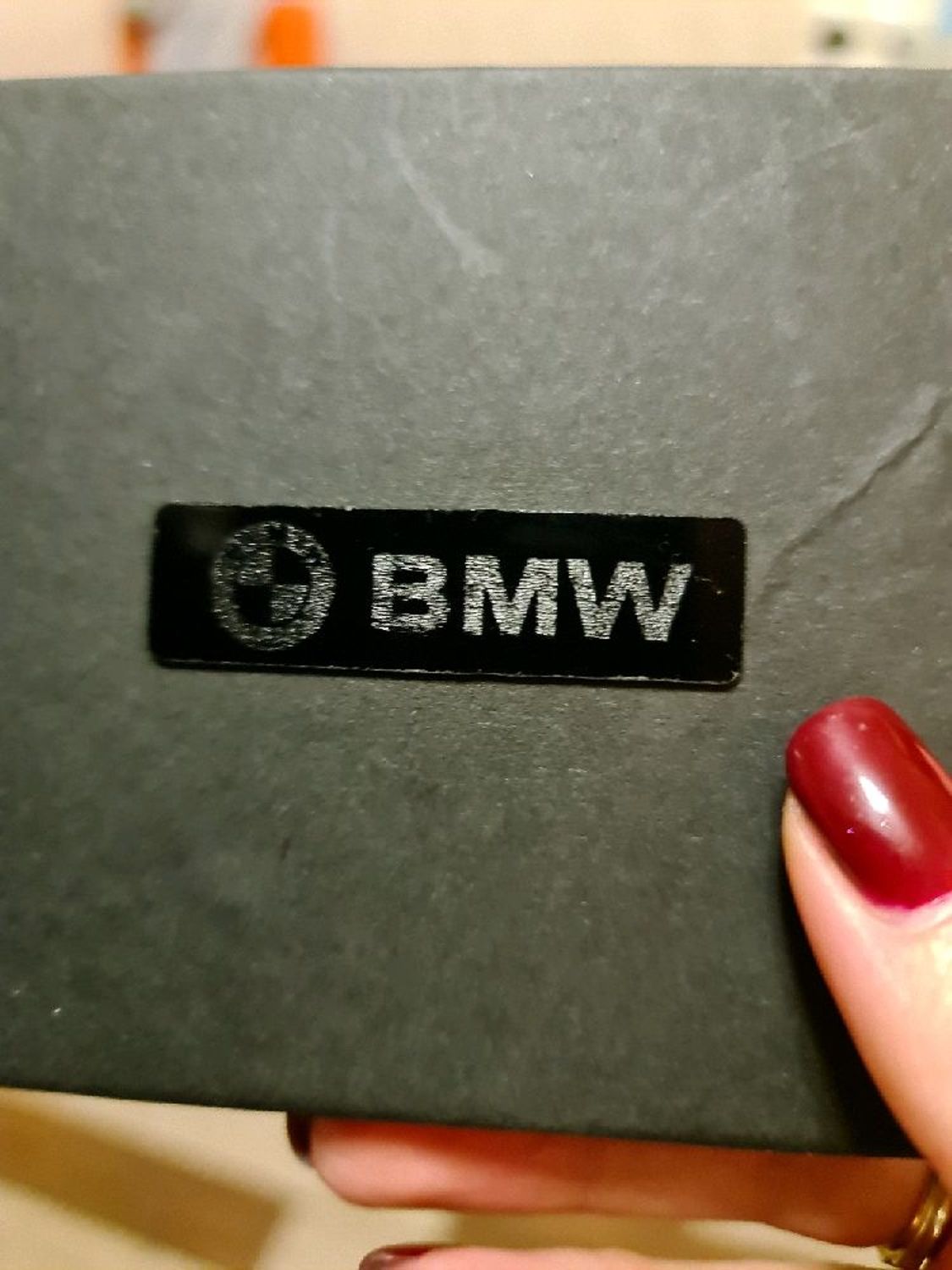 Фото №1 к отзыву покупателя Злата о товаре BMW чехол Airpods из кожи (BMW)